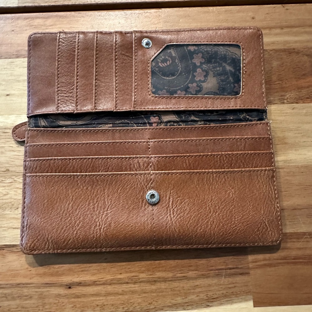 Bellerose Wallet| Beautiful Design - Picture 3 of 8